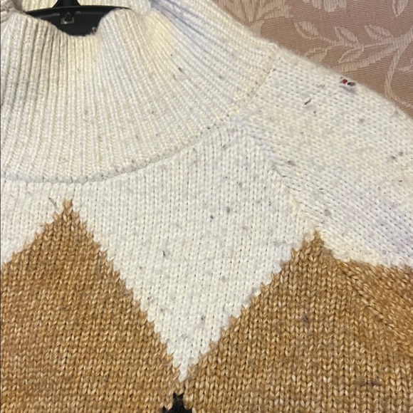 Stylish Women's Argyle Sweater - White, Black, Tan - Picture 4 of 4